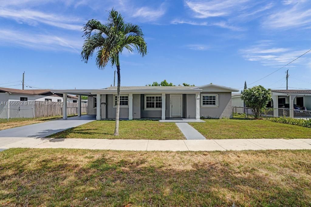 Backyard, Exterior, Facade, Ranch