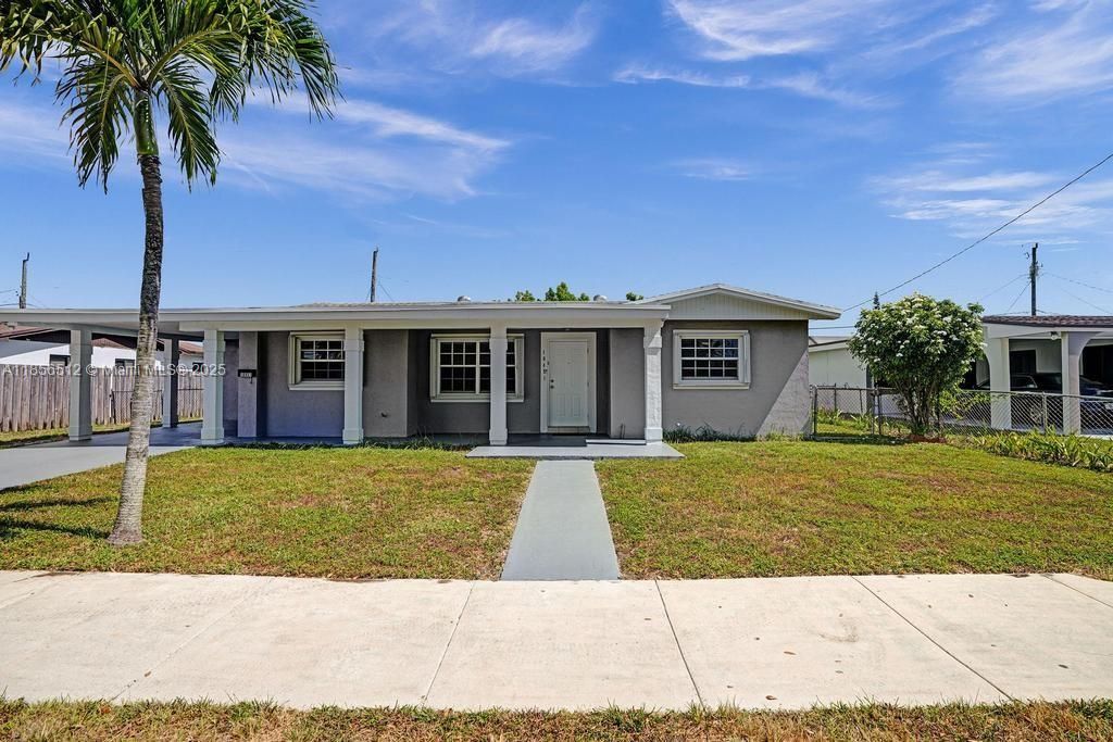 Backyard, Exterior, Facade, Ranch