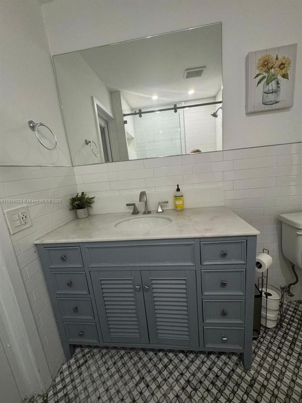 Bathroom, Interior, Recessed Lighting