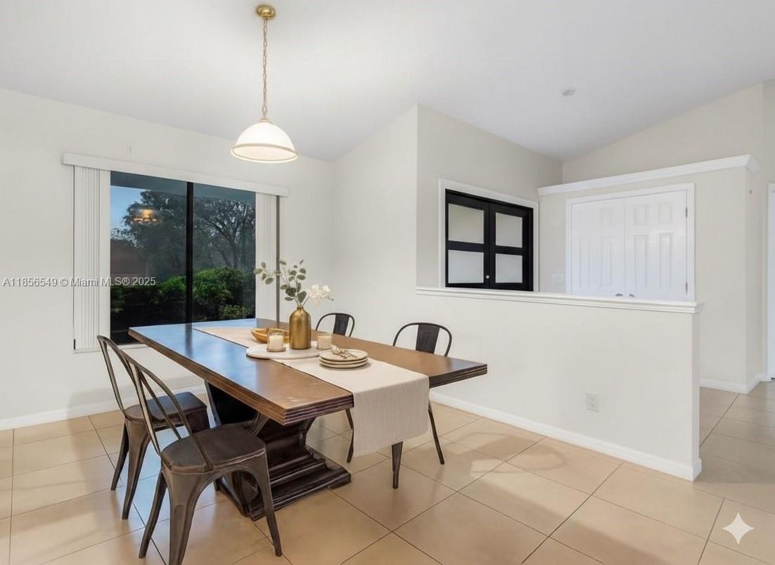Dining room, Interior, Pendant Lights