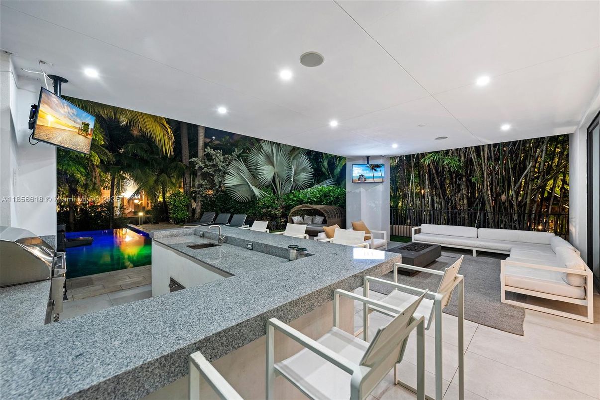 Interior, Pool, Recessed Lighting