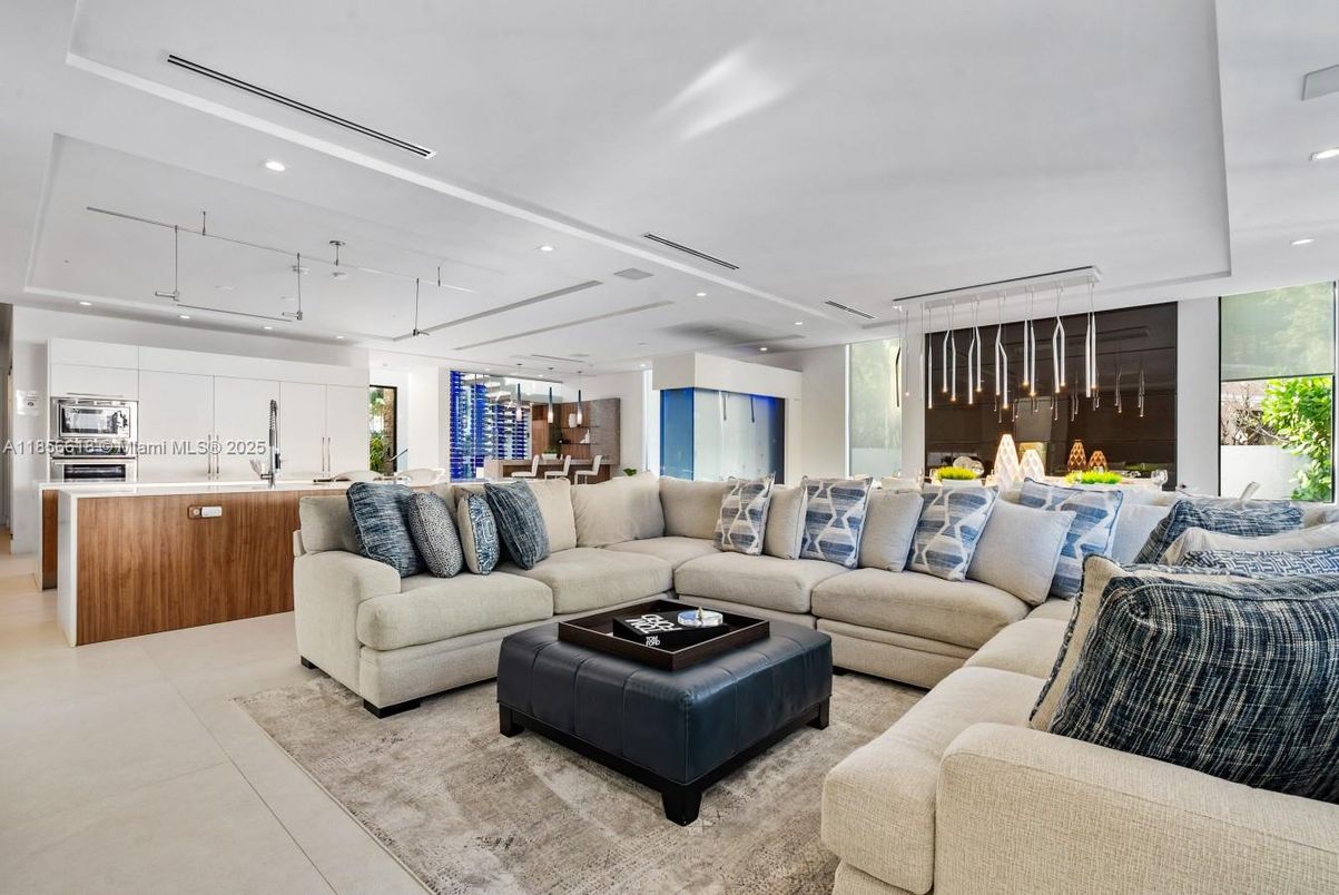 Interior, Kitchen, Living room, Pendant Lights, Recessed Lighting, Stainless Steel Appliances
