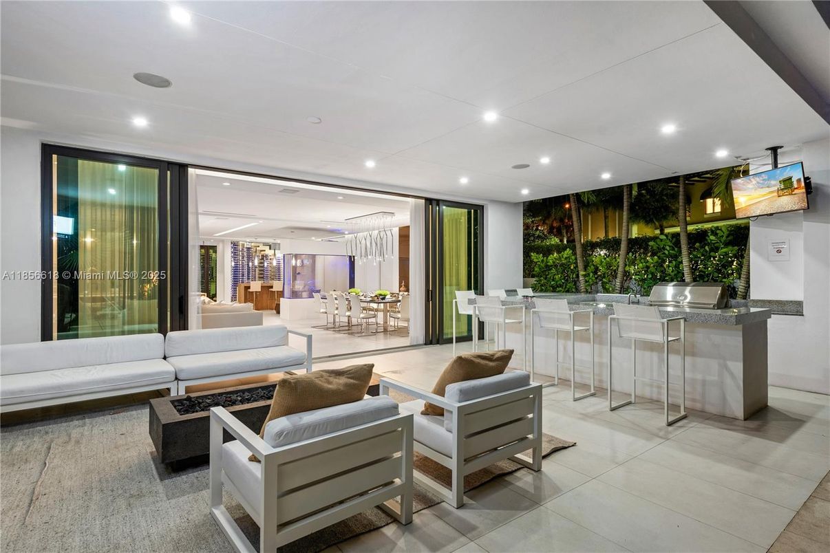 Dining room, Interior, Living room, Recessed Lighting