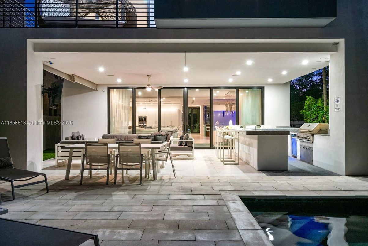 Exterior, Outdoor Kitchen