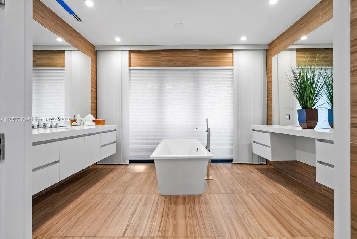 Bathroom, Free Standing Baths, Interior, Recessed Lighting, Wood Texture Flooring