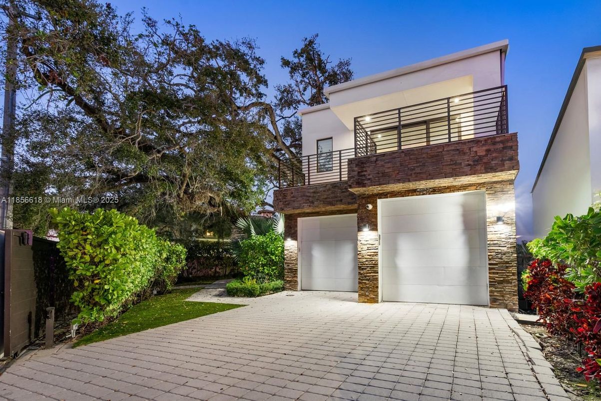 Attached, Exterior, Facade, Brick Facade, Modern