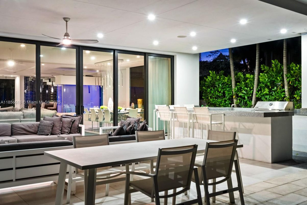 Dining room, Interior, Living room, Recessed Lighting