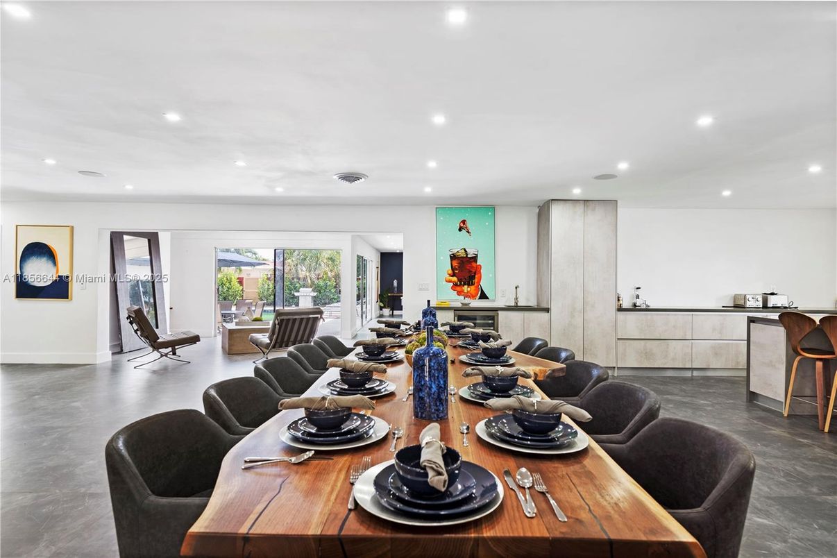 Dining room, Interior, Recessed Lighting