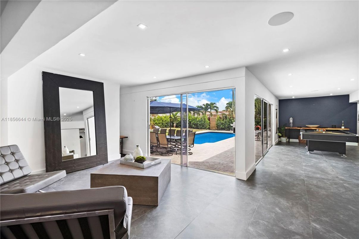 Game Room, Interior, Recessed Lighting