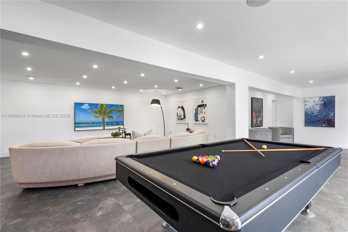 Billiard Table, Game Room, Interior, Living room, Recessed Lighting