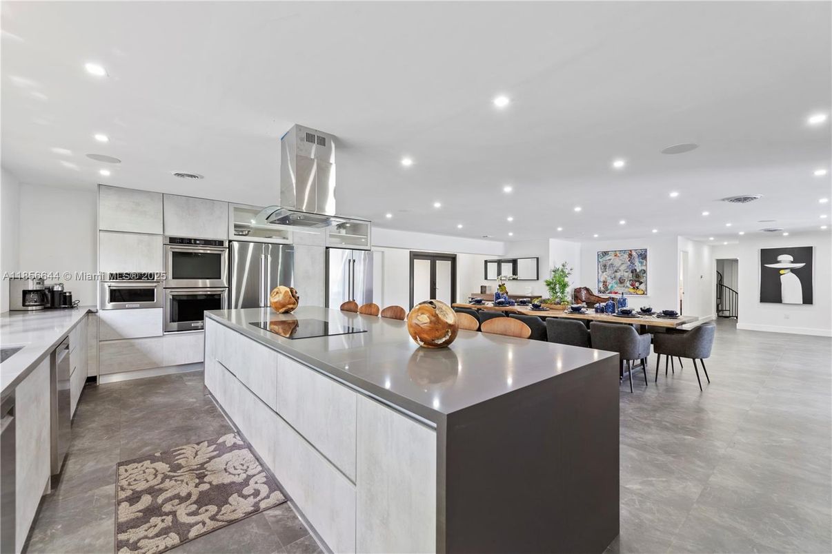 Dining room, Interior, Kitchen, Recessed Lighting, Stainless Steel Appliances