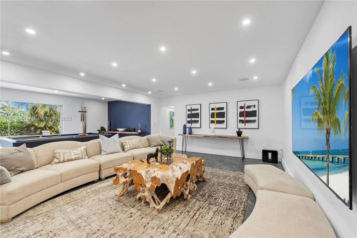 Billiard Table, Game Room, Interior, Living room, Recessed Lighting