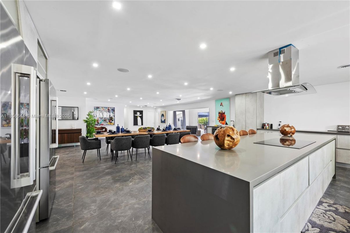 Dining room, Interior, Kitchen, Recessed Lighting, Stainless Steel Appliances