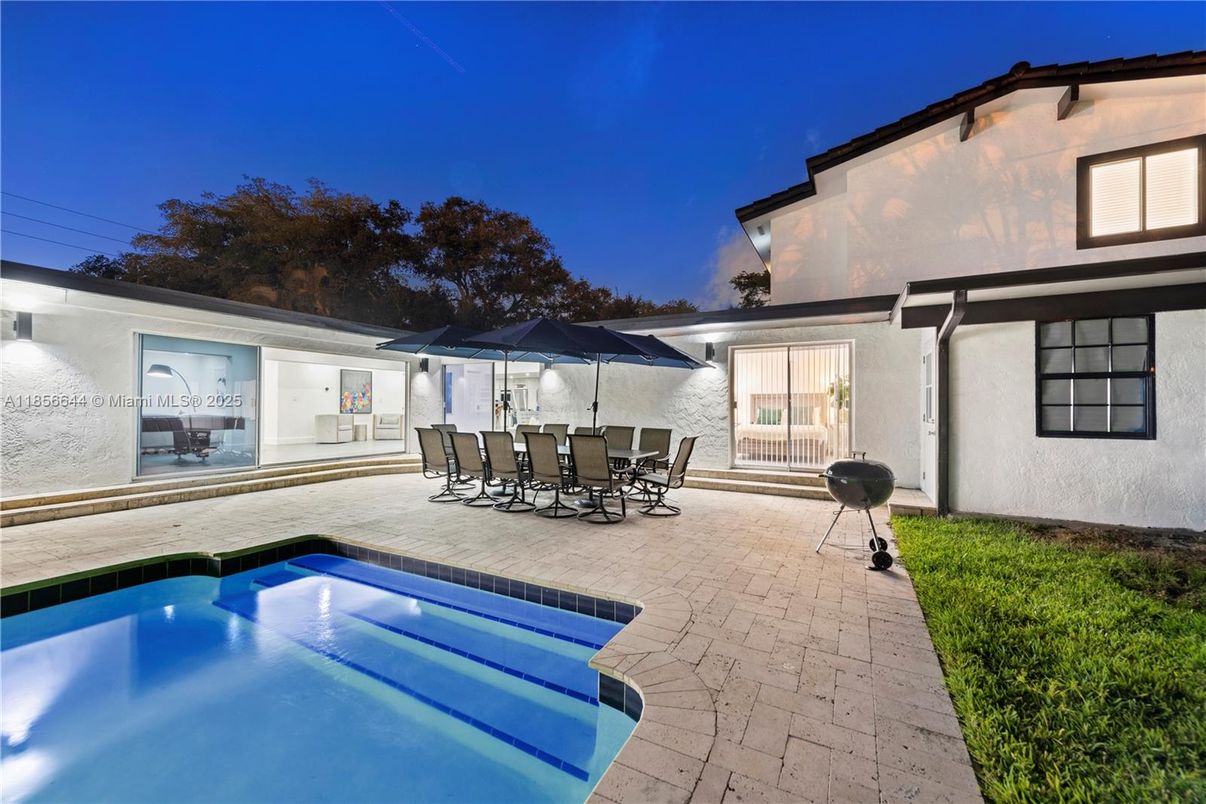 Exterior, Pool