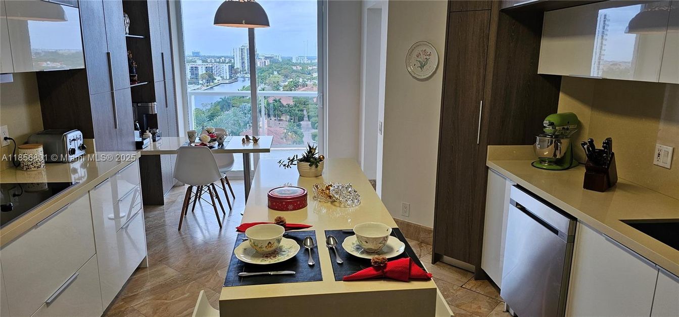 Dining room, Interior