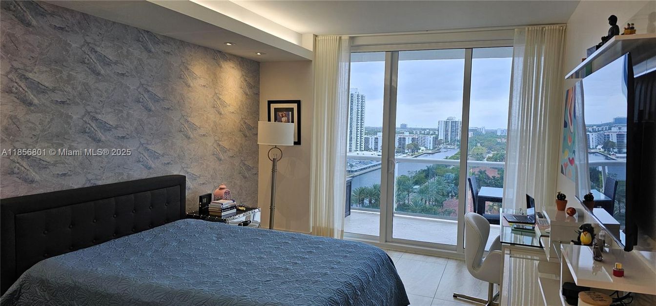 Bedroom, Home Office, Interior, Recessed Lighting, Water