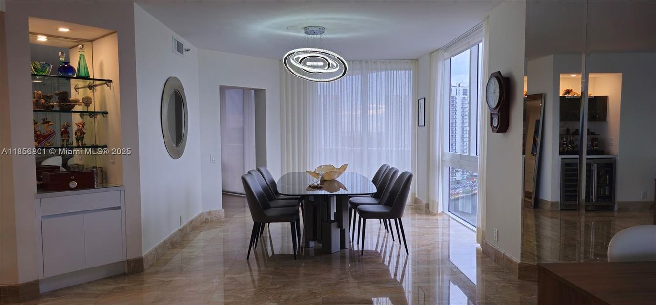 Dining room, Interior, Pendant Lights, Recessed Lighting
