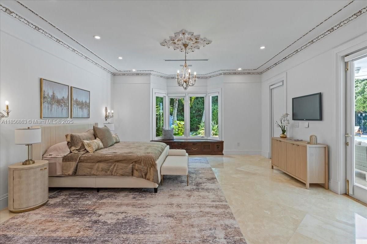 Bedroom, Chandelier, Interior, Recessed Lighting