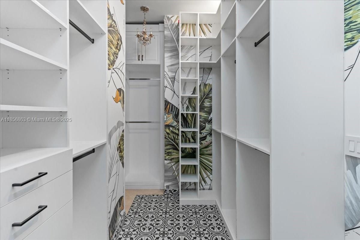 Chandelier, Interior, Walk-in Closets