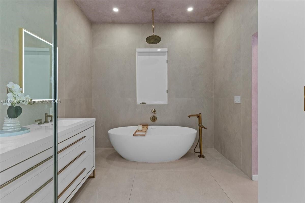 Bathroom, Free Standing Baths, Interior, Recessed Lighting