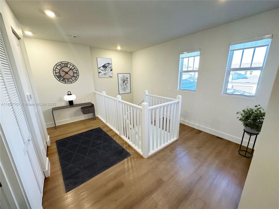 Interior, Recessed Lighting, Wood Texture Flooring
