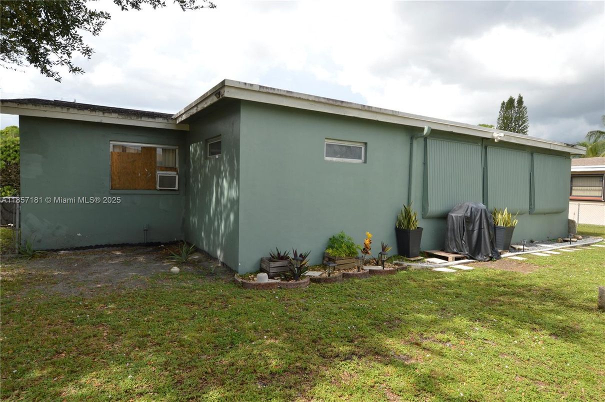 Backyard, Exterior