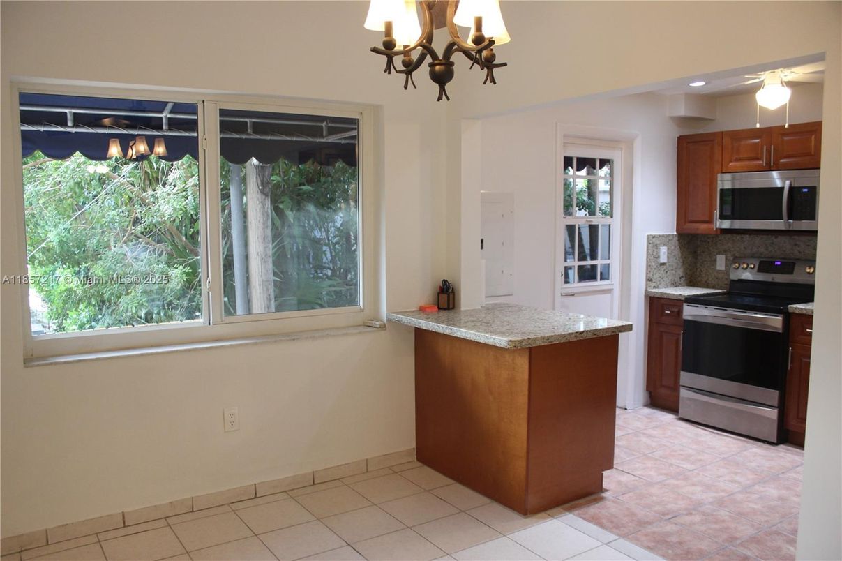 Chandelier, Interior, Kitchen, Recessed Lighting, Stainless Steel Appliances