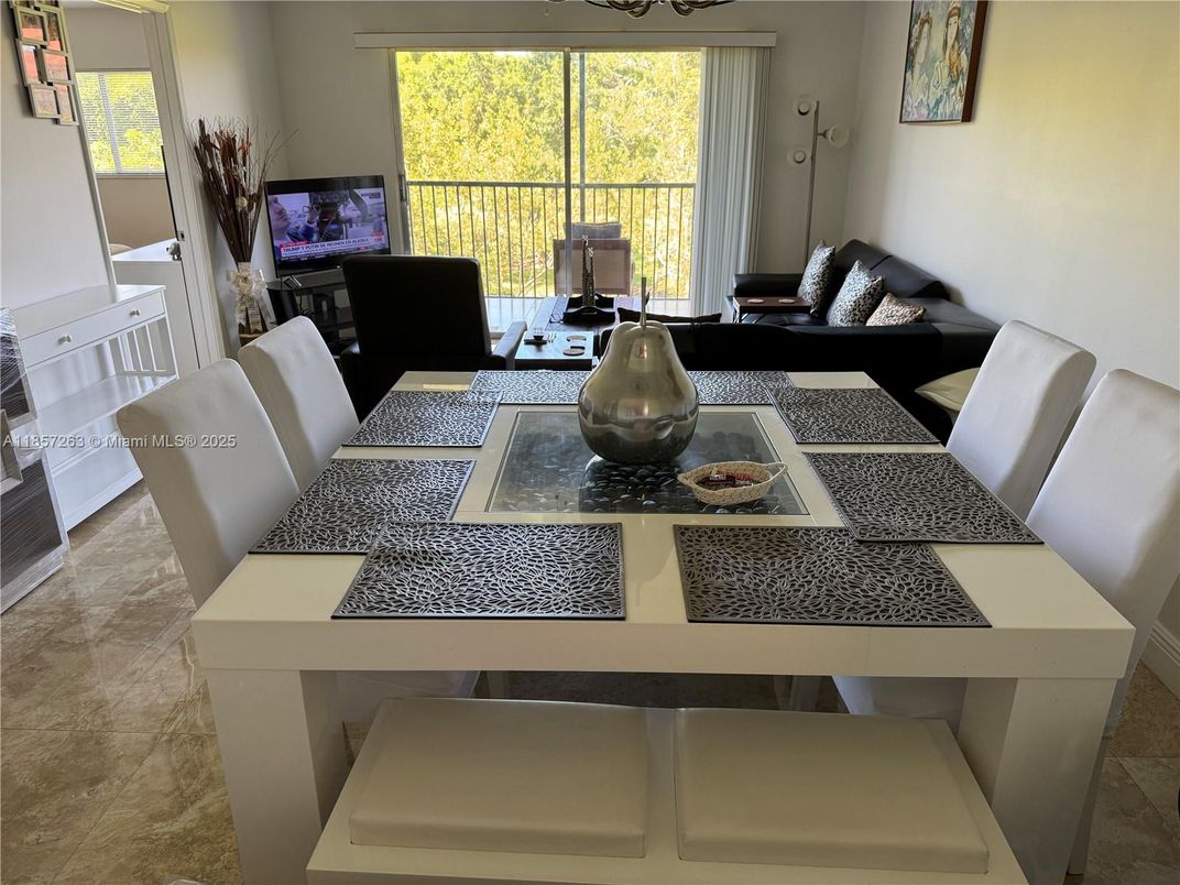 Dining room, Interior