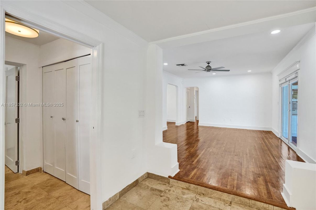 Empty room, Interior, Recessed Lighting, Wood Texture Flooring