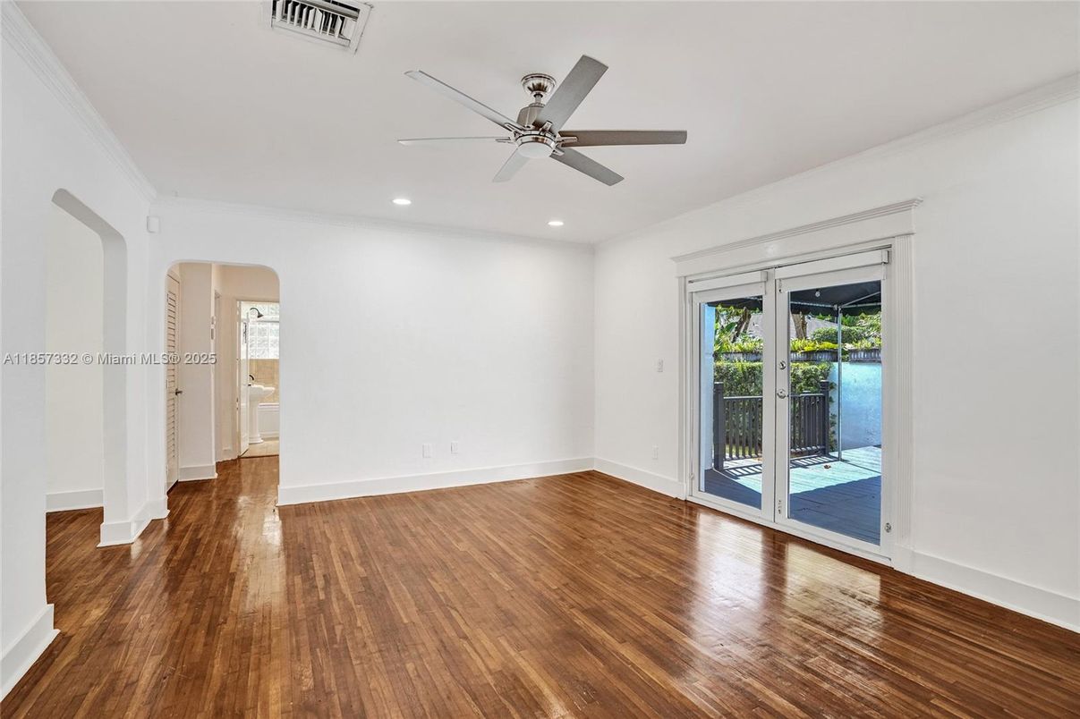 Empty room, Interior, Recessed Lighting, Water, Wood Texture Flooring