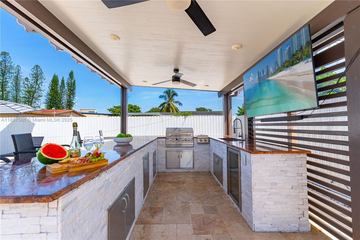 Exterior, Outdoor Kitchen