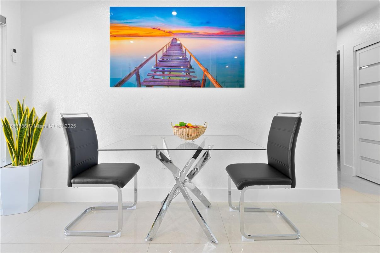 Dining room, Interior