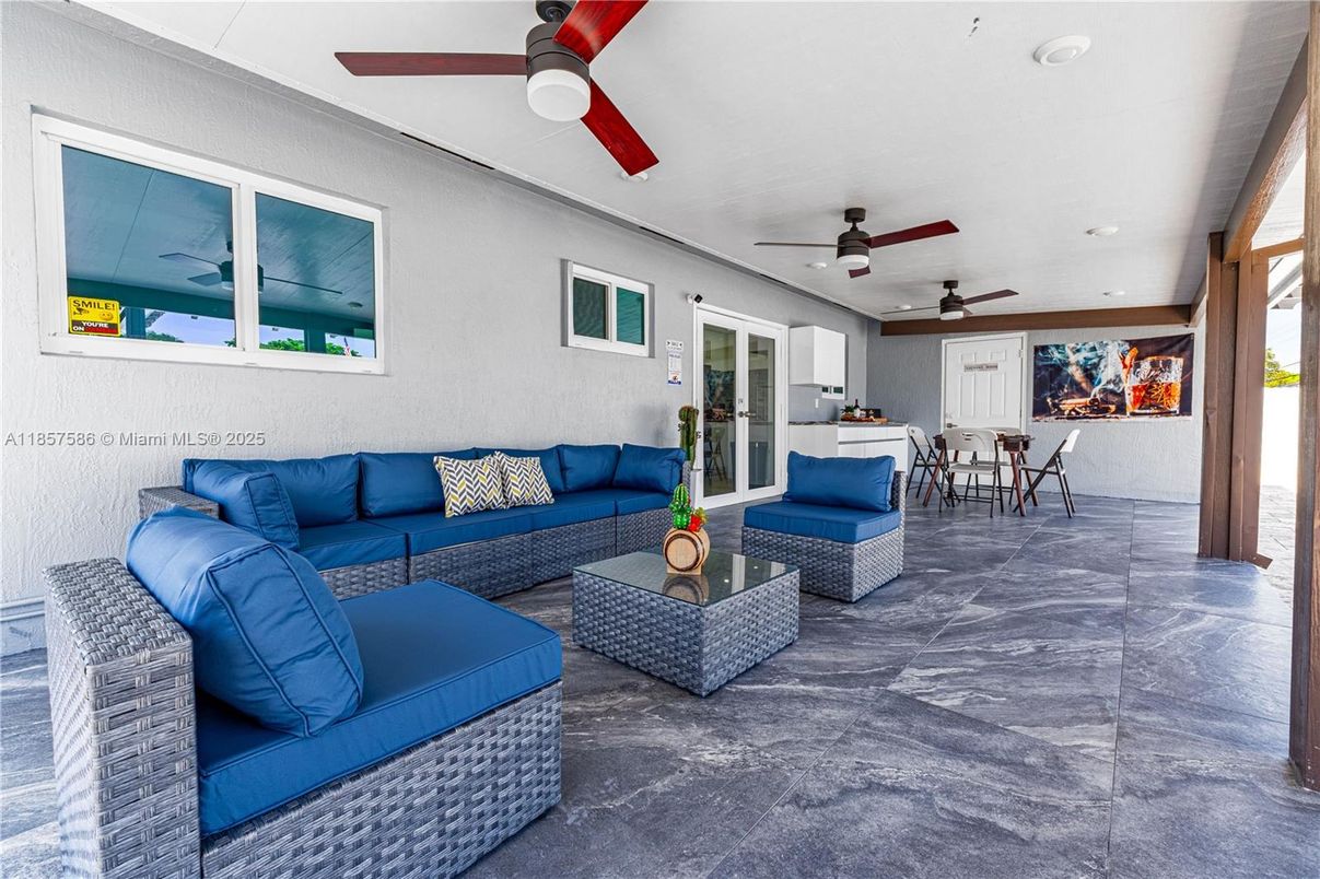 Dining room, Interior, Living room, Recessed Lighting