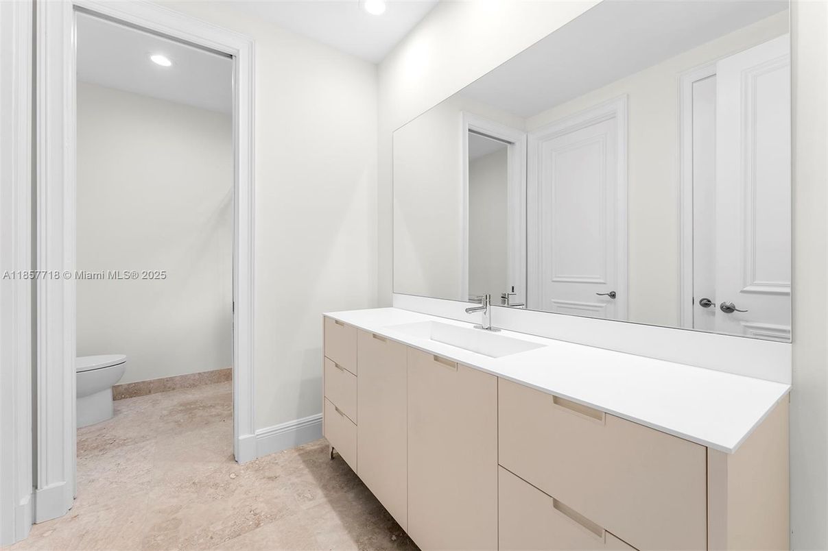 Bathroom, Interior, Recessed Lighting