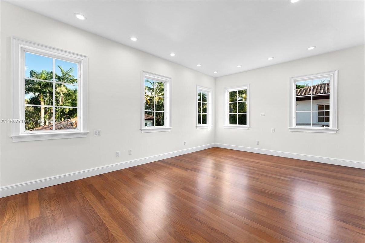 Empty room, Interior, Recessed Lighting, Wood Texture Flooring