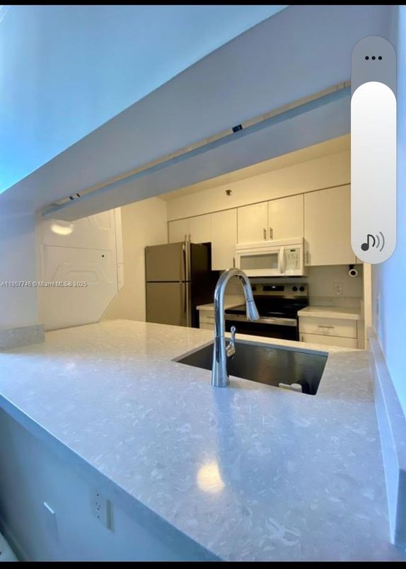 Exterior, Kitchen, Outdoor Kitchen