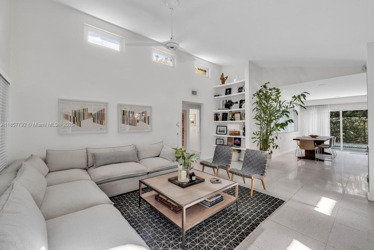 Dining room, Interior, Living room, Pendant Lights