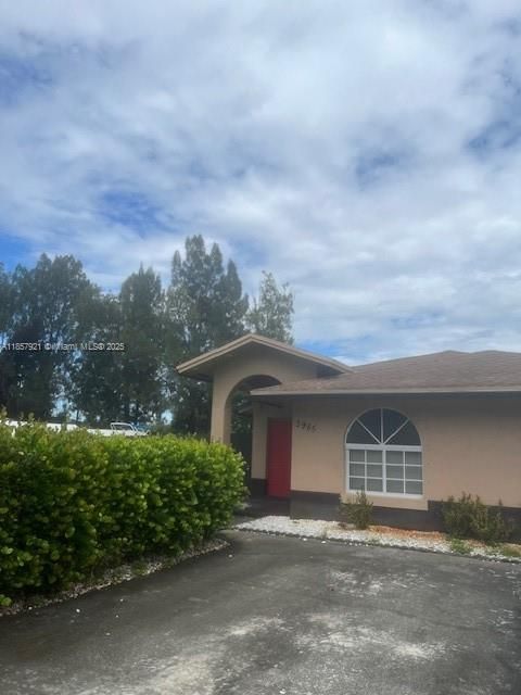 Exterior, Facade, None