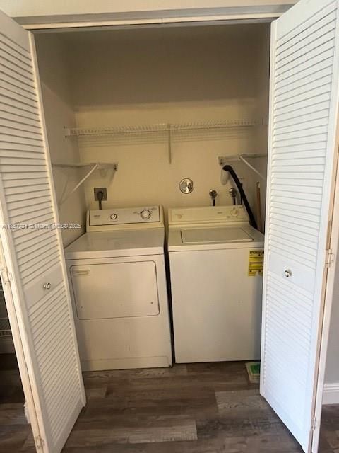 Interior, Utility Closets, Washer, Wood Texture Flooring
