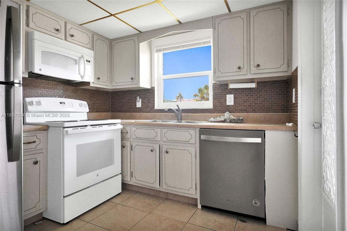 Interior, Kitchen, Stainless Steel Appliances