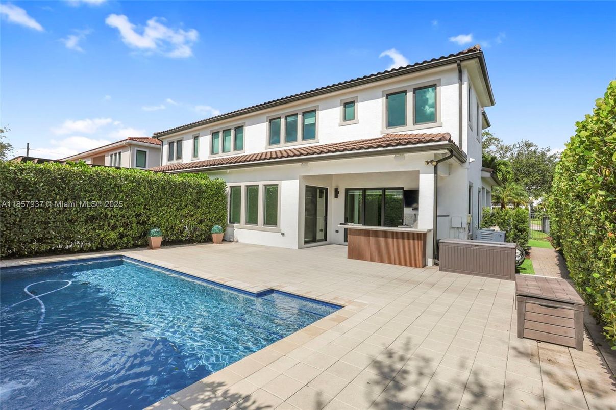 Exterior, Hot Tub, Pool