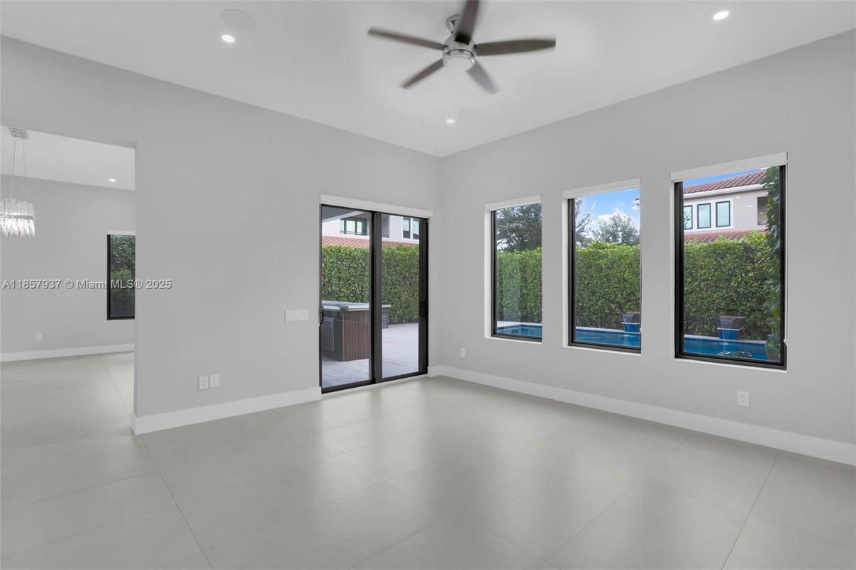 Empty room, Interior, Recessed Lighting
