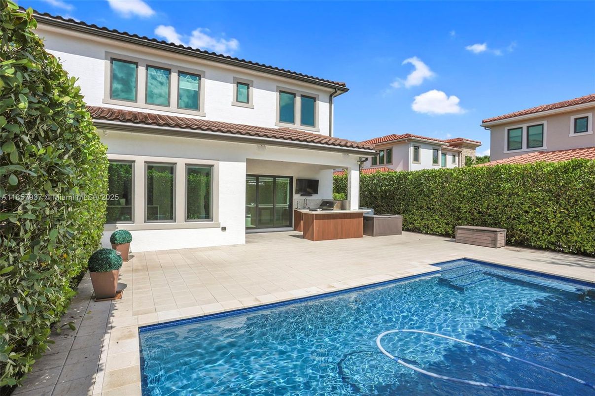 Exterior, Pool
