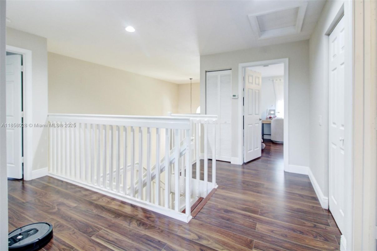 Interior, Pendant Lights, Recessed Lighting, Wood Texture Flooring