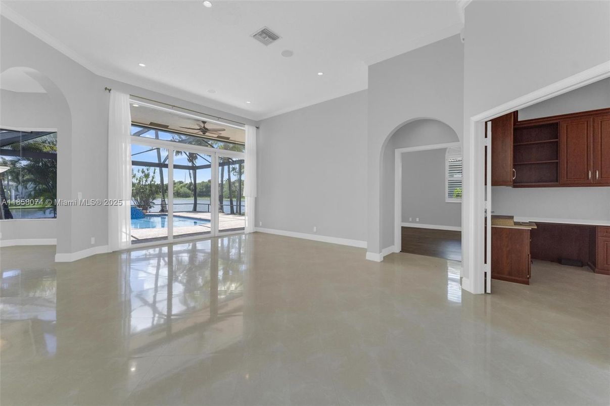 Empty room, Interior, Recessed Lighting