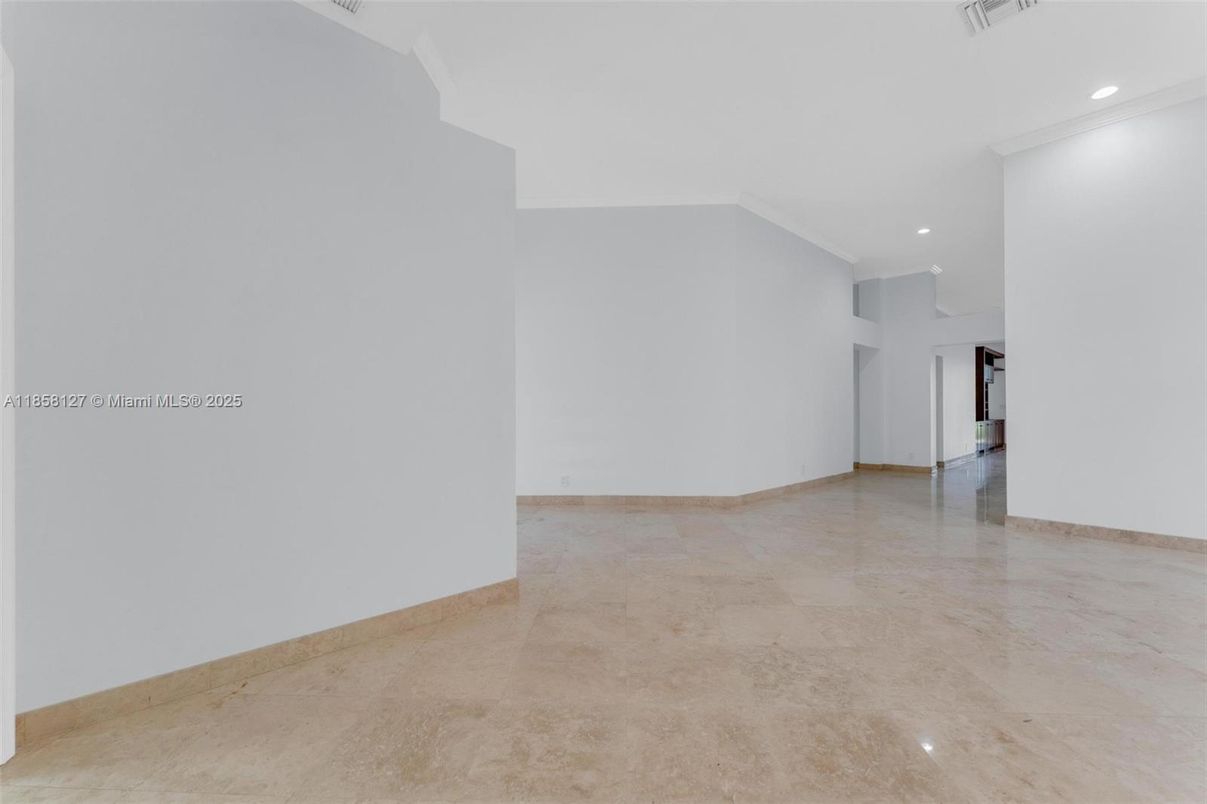 Empty room, Interior, Recessed Lighting