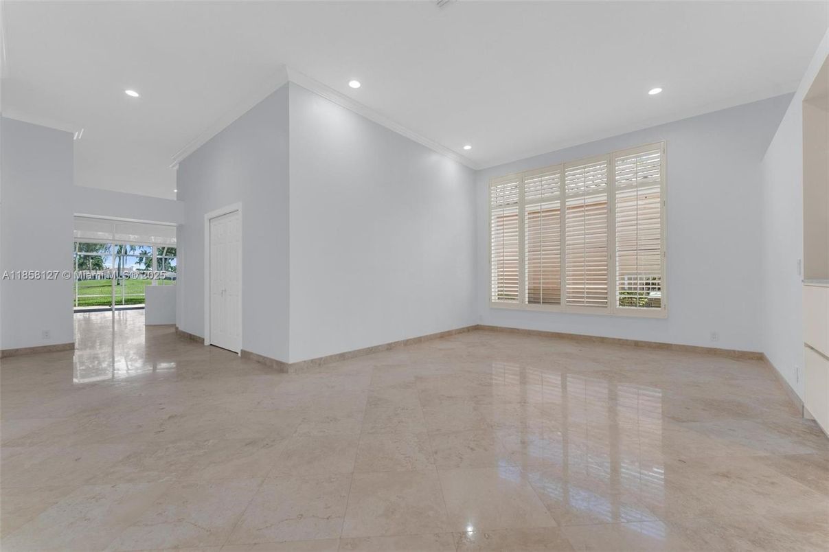 Empty room, Interior, Recessed Lighting
