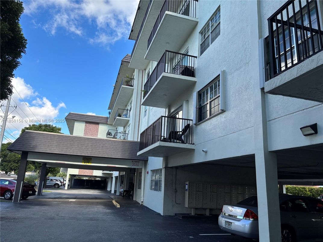 Attached, Exterior, Facade, Modern
