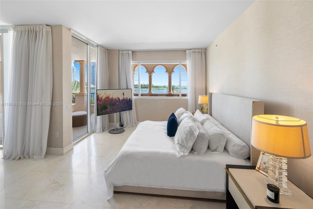 Bedroom, Interior, Water