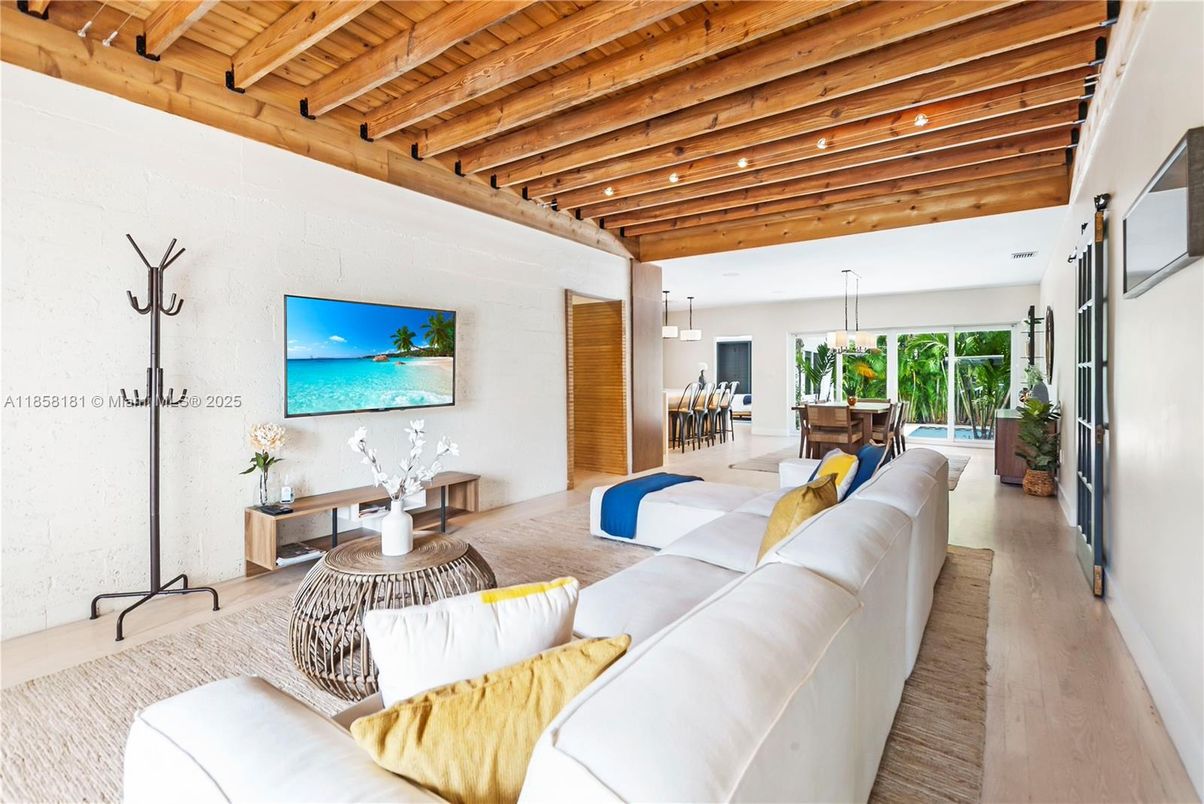 Dining room, Interior, Living room, Pendant Lights, Recessed Lighting, Wooden Beams, Wooden Ceilings, Wood Texture Flooring